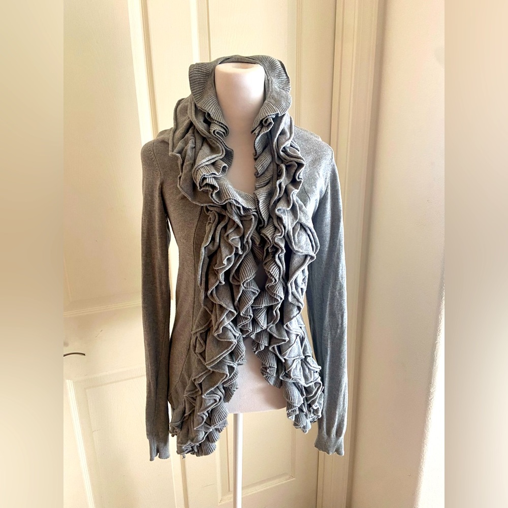 ANTHROPOLOGIE RUFFLE SWEATER SIZE SMALL EUC